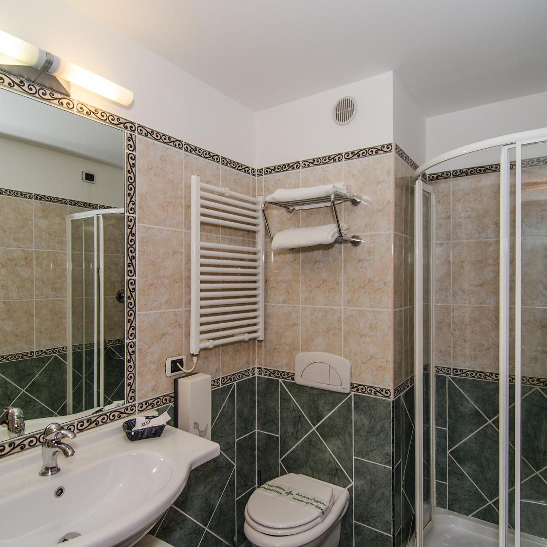 HOTEL VILLA OMBROSA 52/52