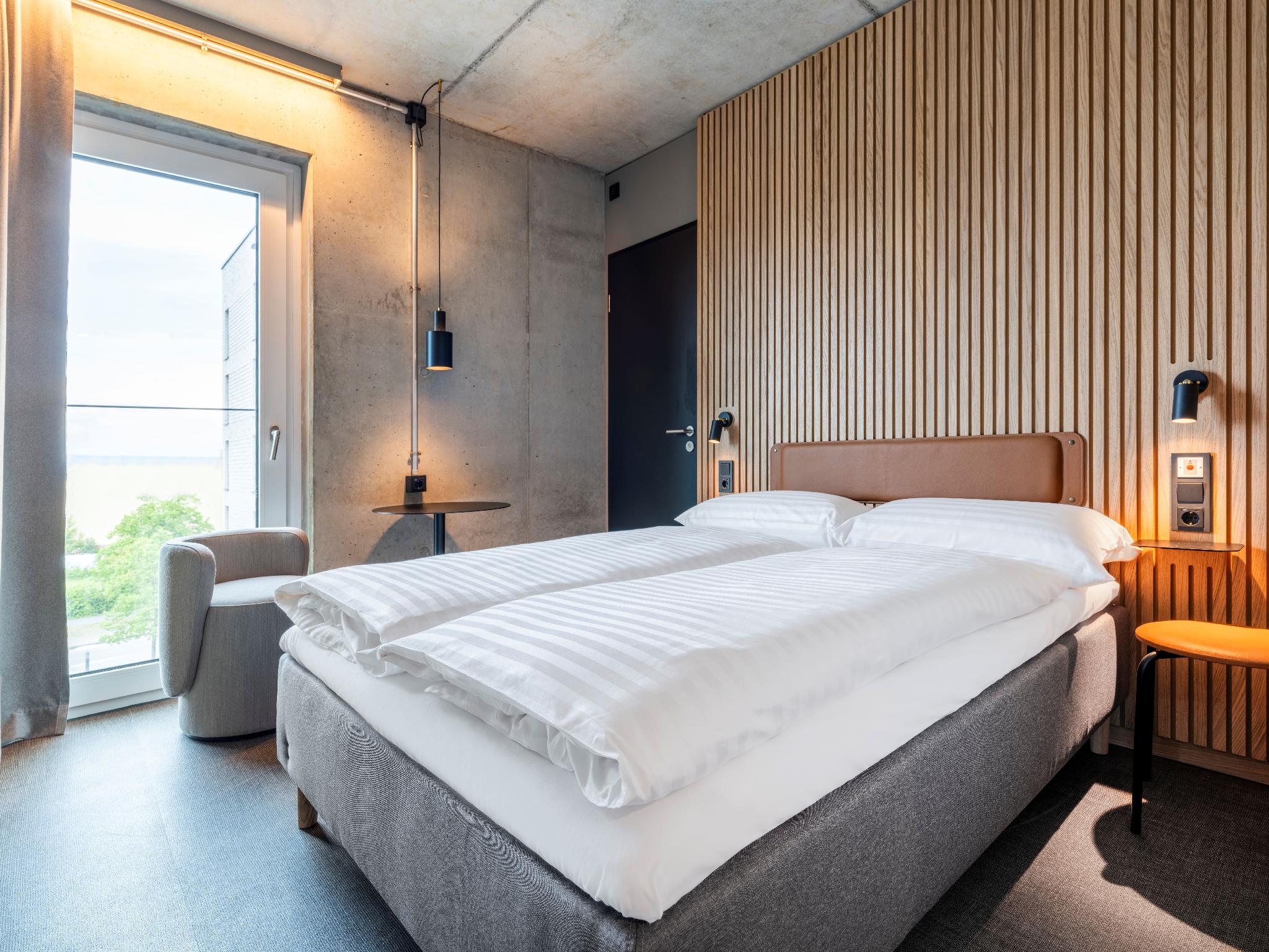 Semi Room, Business, Single, Semi Double Bed