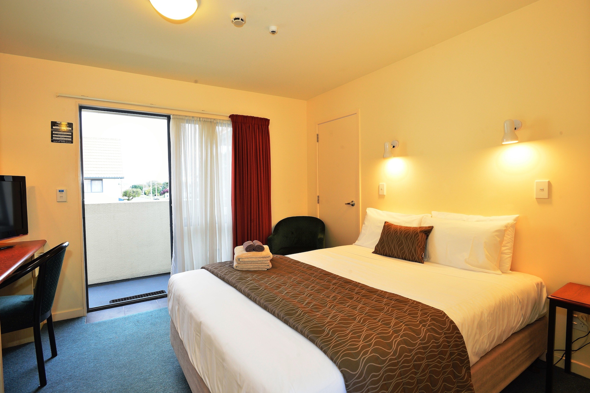 Compact, Studio, Queen Bed