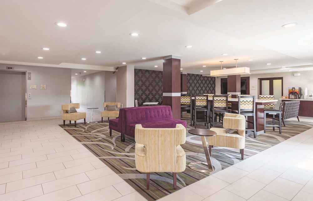 La Quinta Inn & Suites by Wyndham Knoxville North I-75 50/58