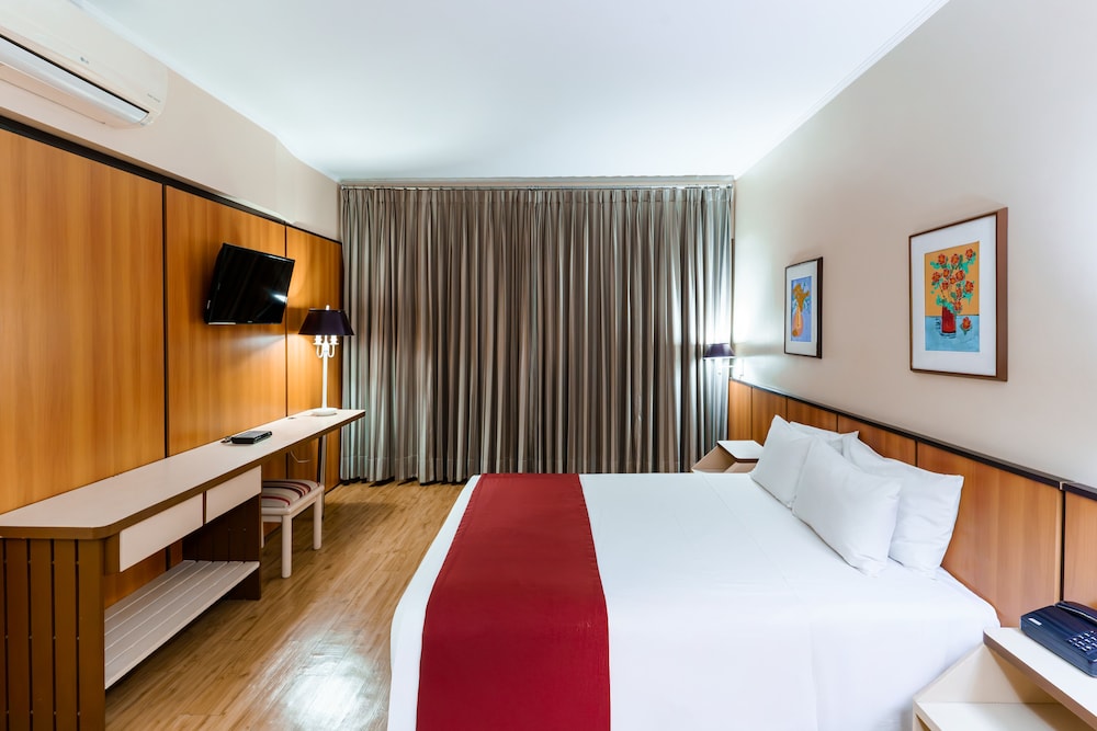 EXECUTIVE, SUITE