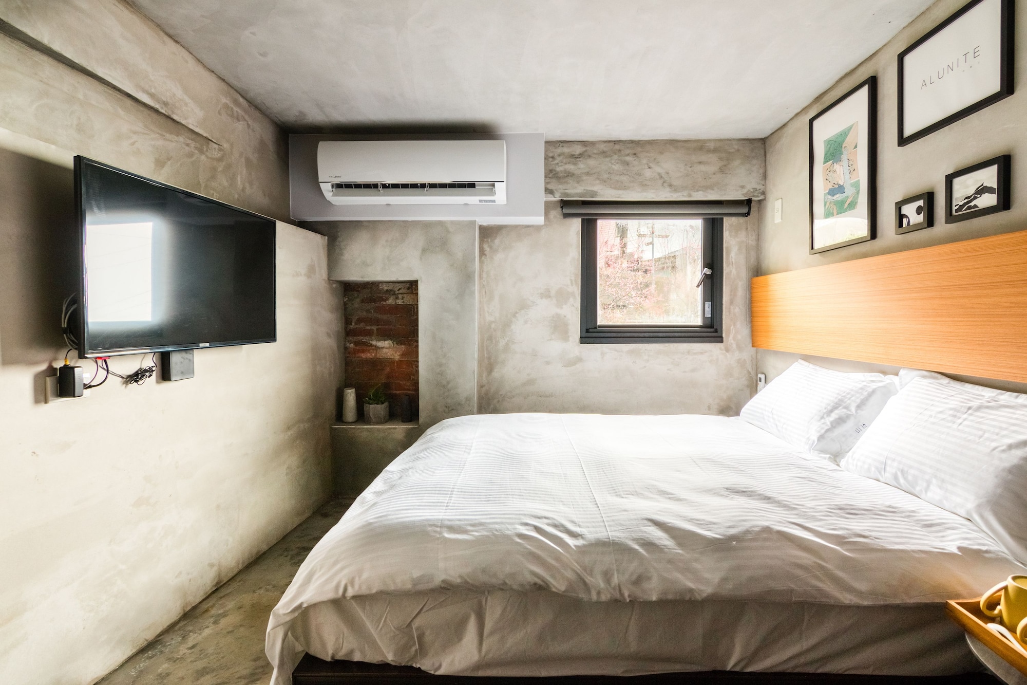 STANDARD, QUEEN BED
