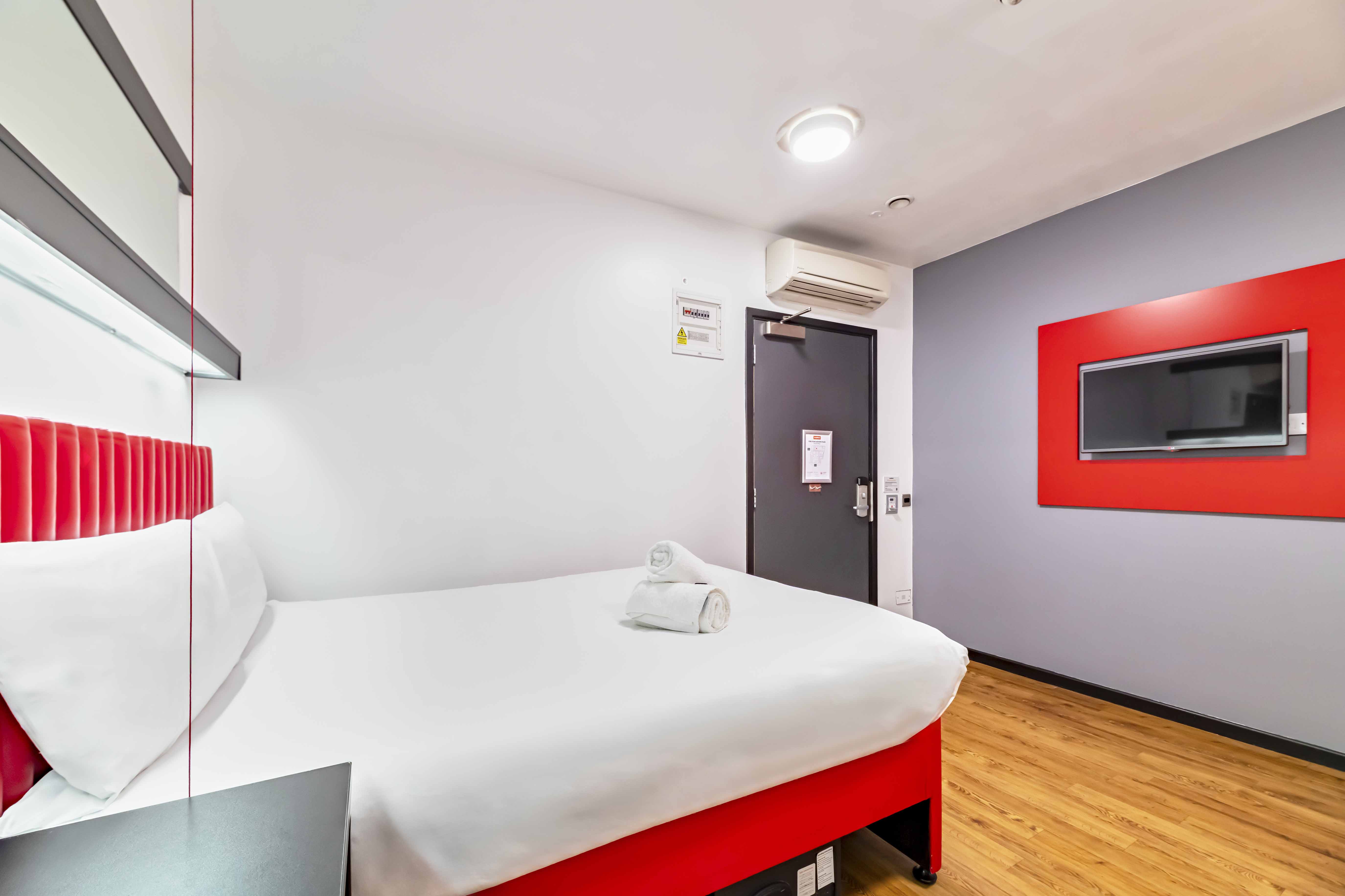 Room, Double Bed, Accessible