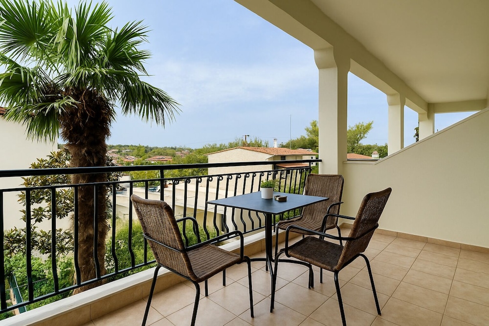 Iris Hotel 106/107