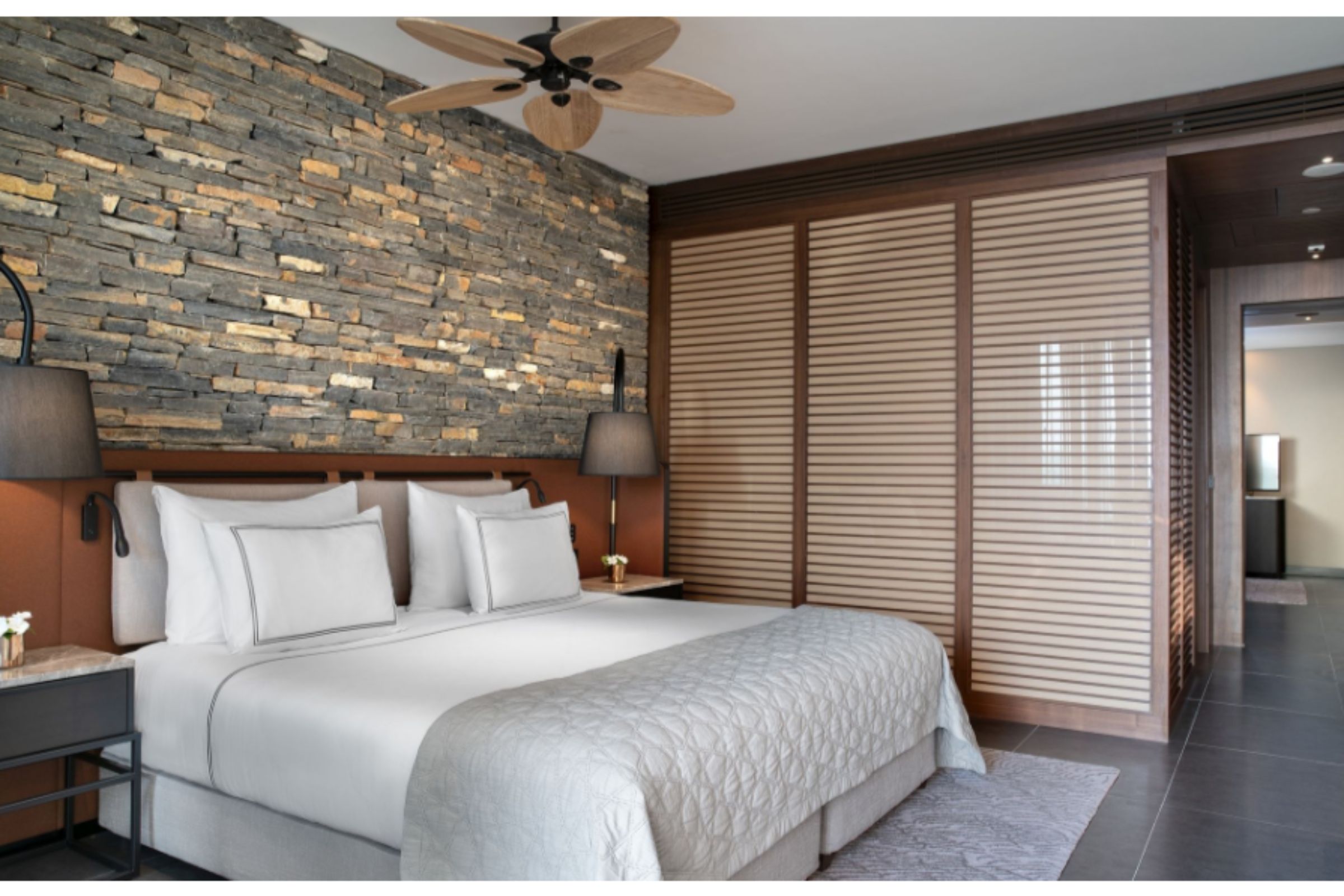 Family Corner Suite Partly Sea View