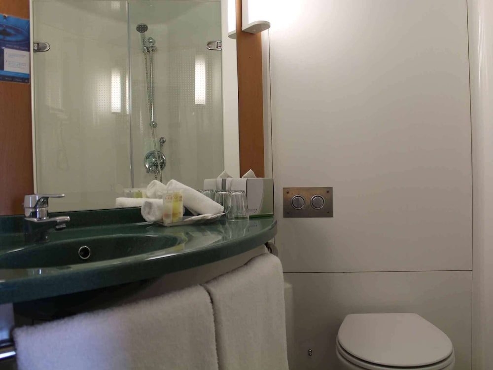 Ibis Newcastle 60/60