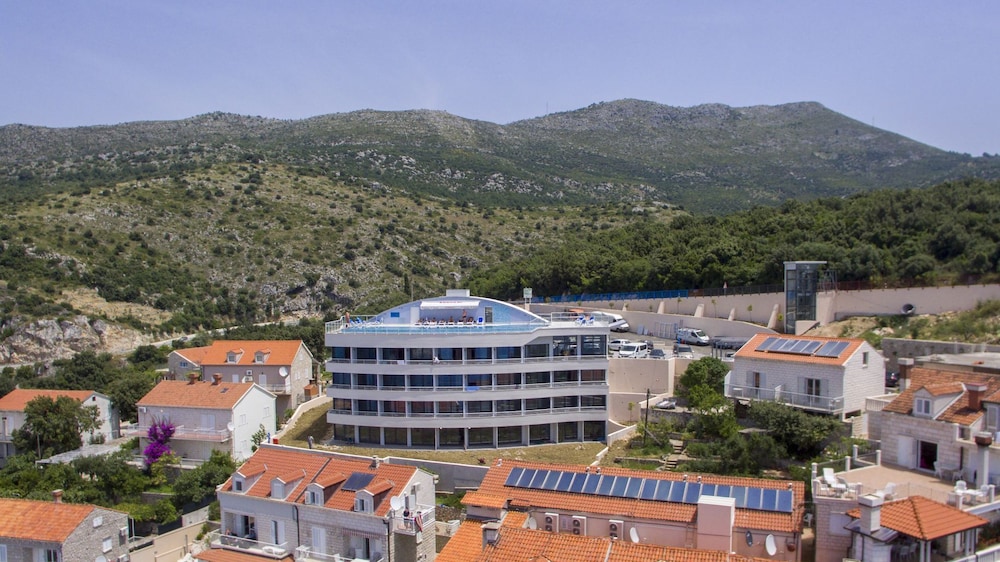 Villa Paradiso 2 5/37