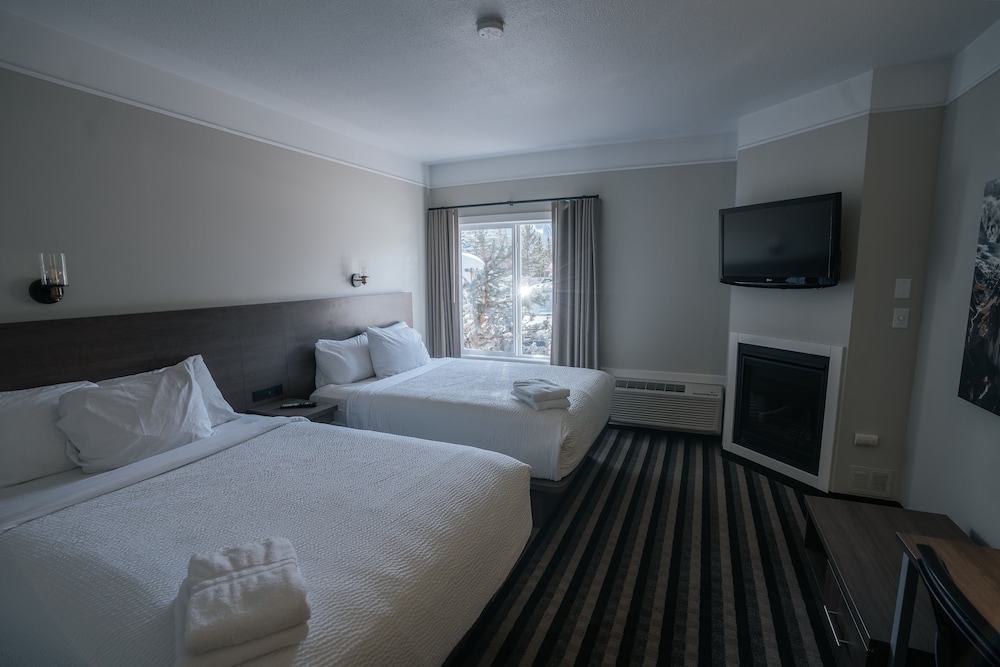 DELUXE, 2 QUEEN BEDS