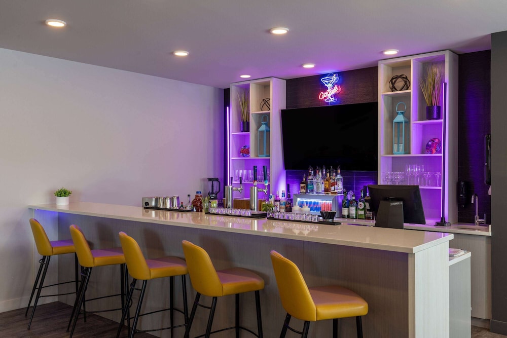 Microtel Inn & Suites Montreal Airport-Dorval QC 19/35