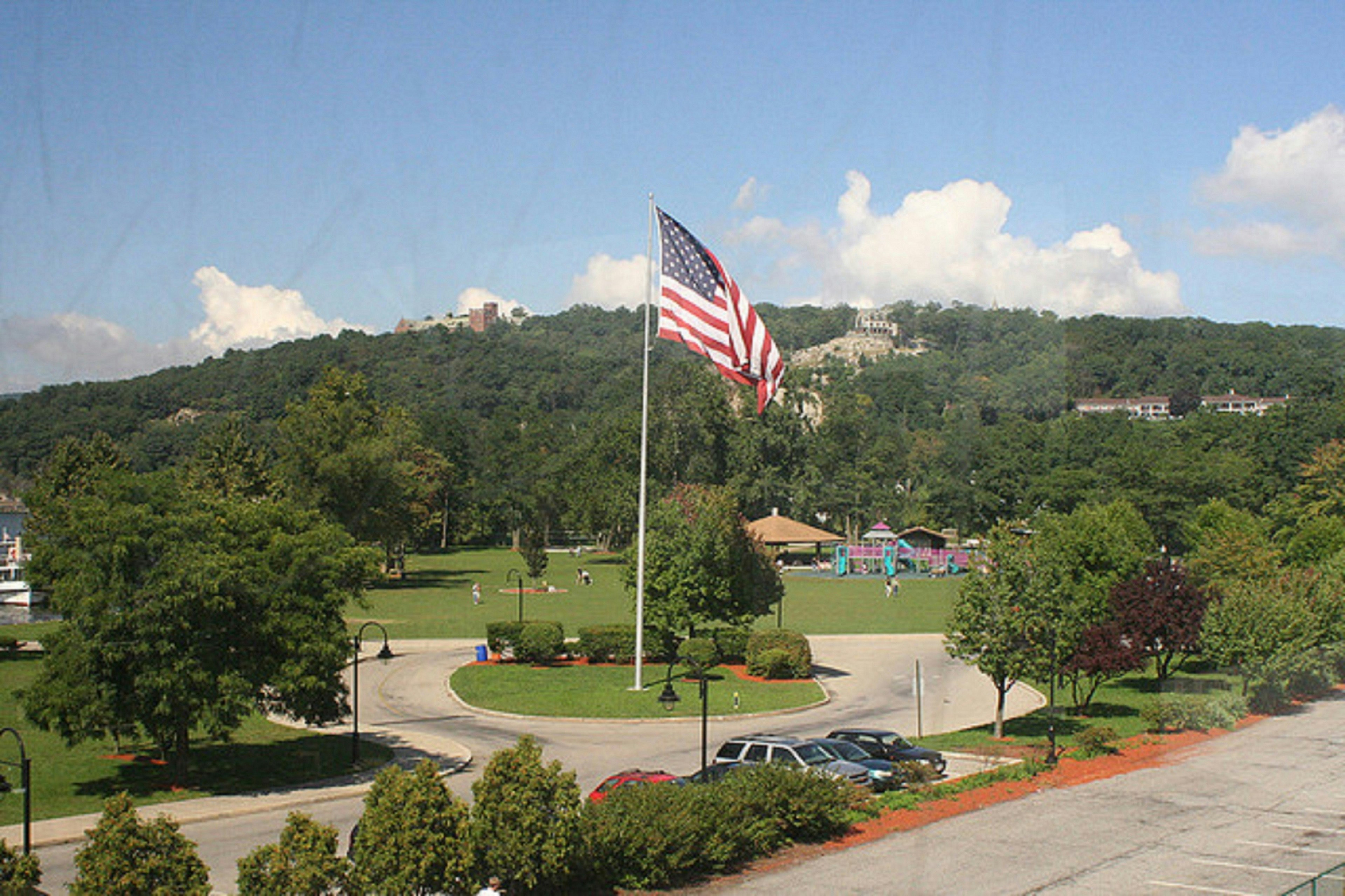 Holiday Inn Express and Suites Peekskill-Lower Hudson Valley 54/55