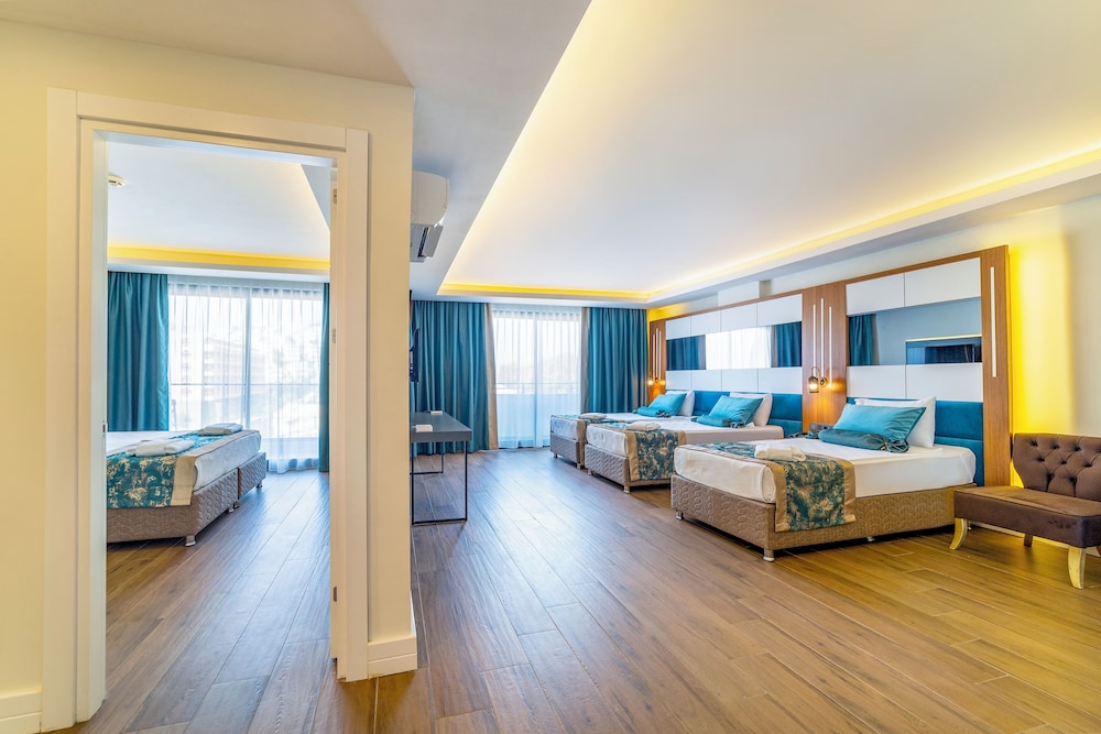 Family, 1 Double and 3 Single Beds