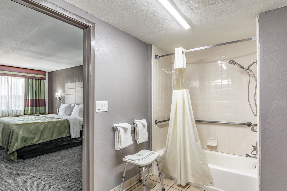 Quality Inn I-10 East near Frost Bank Center 19/42