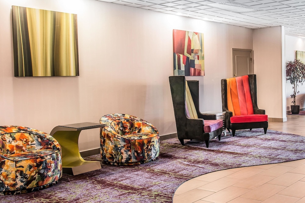 Quality Inn & Suites Livonia - Detroit 34/38