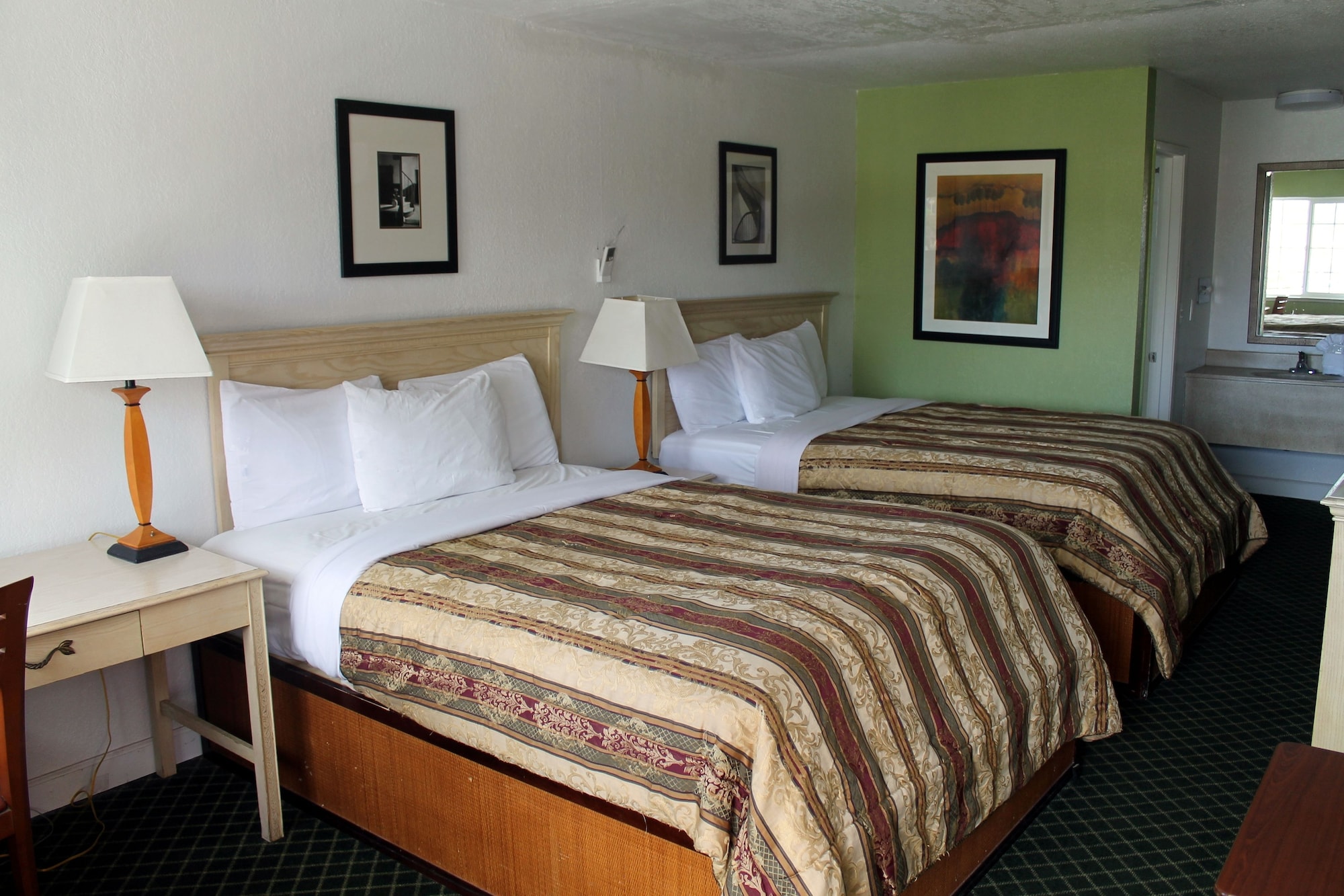 غرفة قياسية بسريرين كوين، Fireside Inn Santa Cruz 3/8