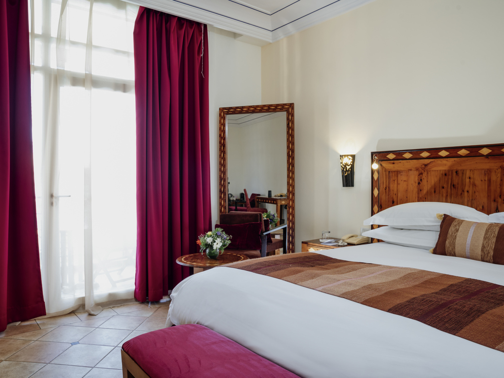 EXECUTIVE, SUITE, KING BED, POOL VIEW