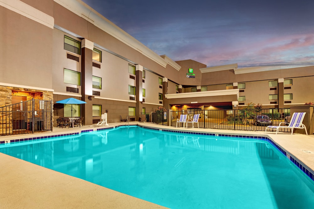 Holiday Inn Express Nashville W I40/Whitebridge Rd 2/47