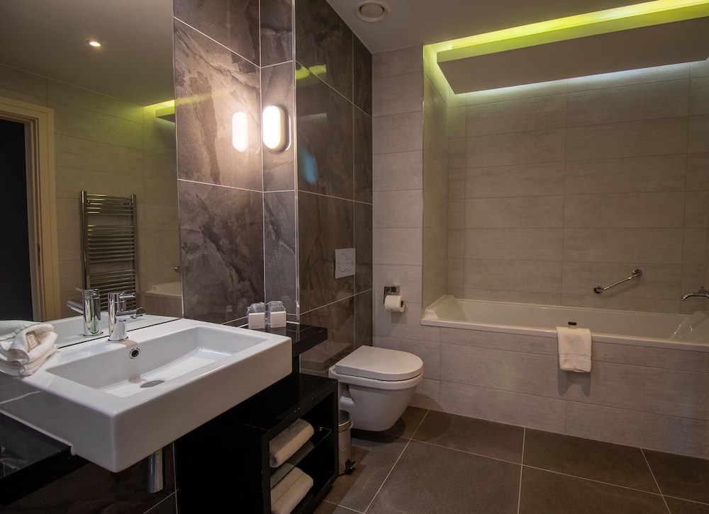 Fota Island Hotel And Spa 9/70