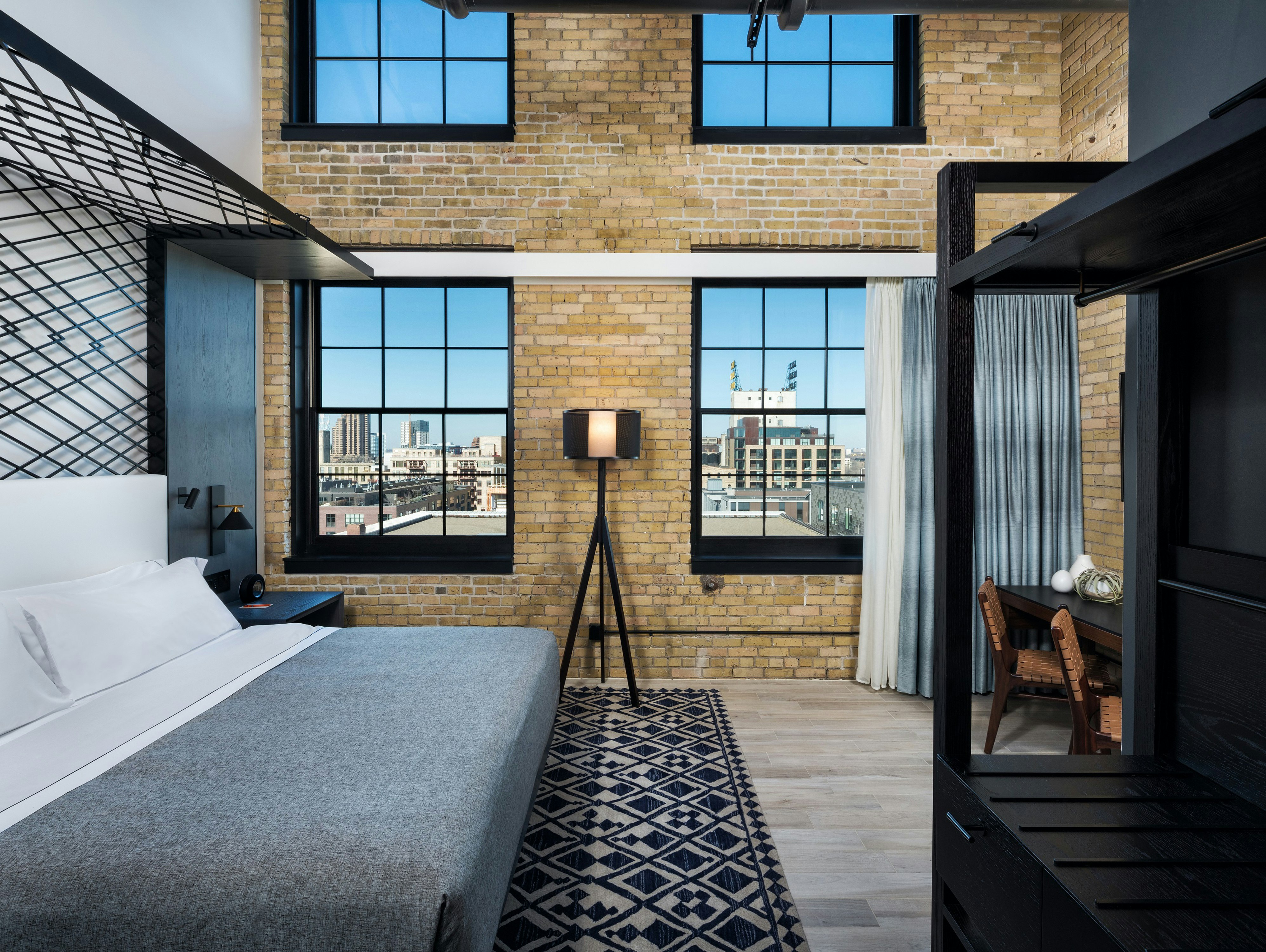 LOFT, KING BED
