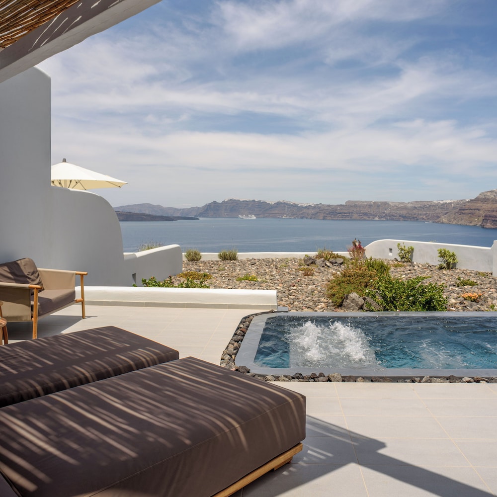 Neptune Luxury Spa Suites 32/72