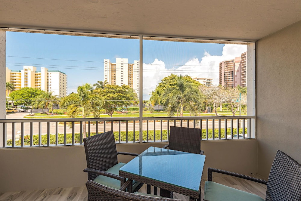 Marco Beach Vacation Suites 52/73