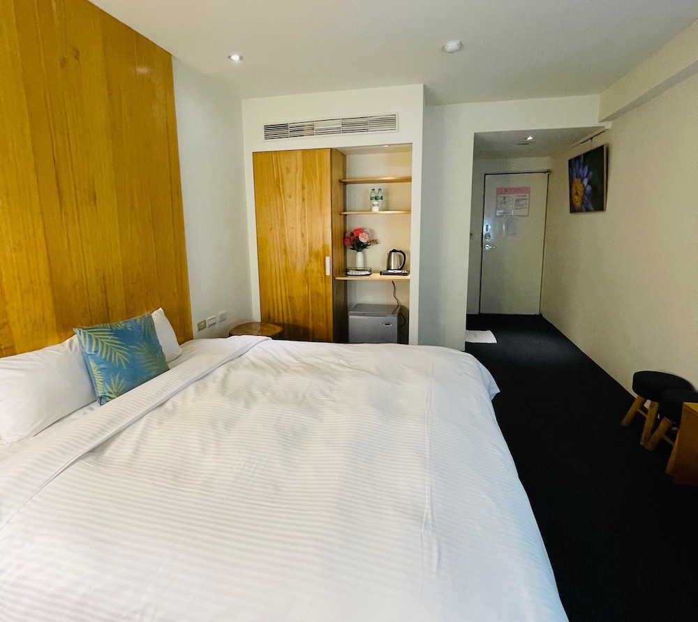 River Hotel 20/45