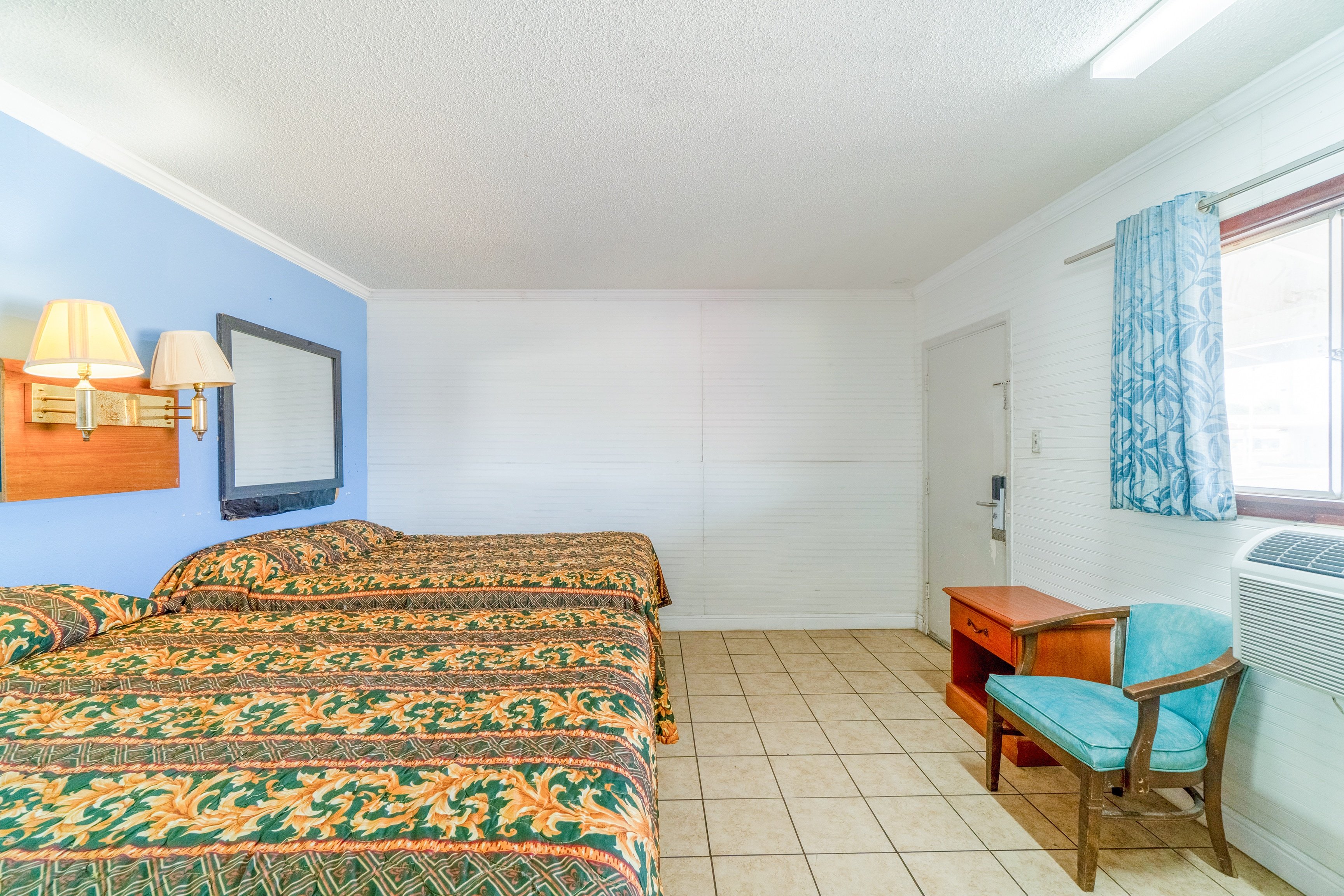 2 Queen Beds with Kitchenette Non-Smoking
