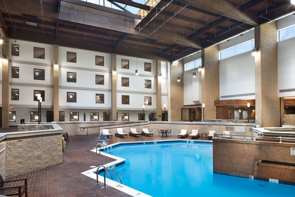 Doubletree By Hilton Hotel Lawrence 2/22