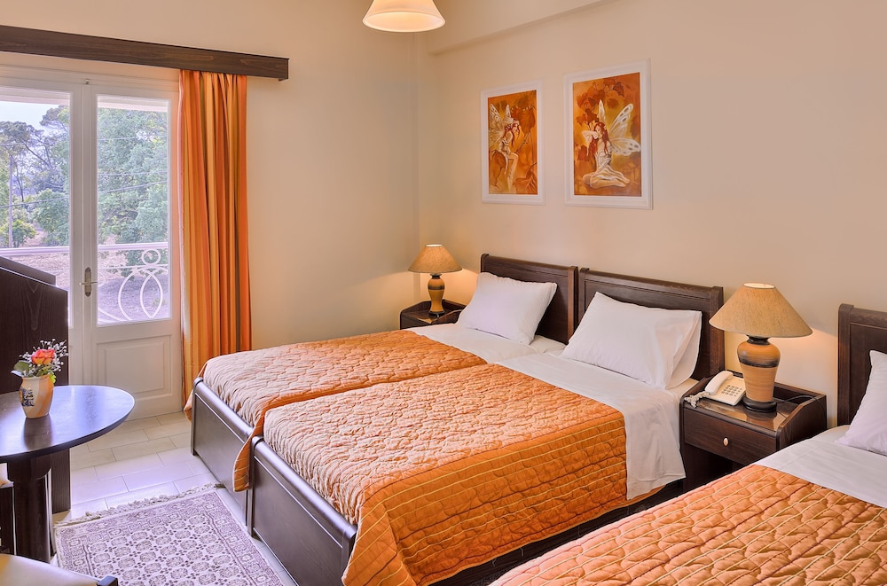 ROOM, TRIPLE, PARTIAL SEA VIEW
