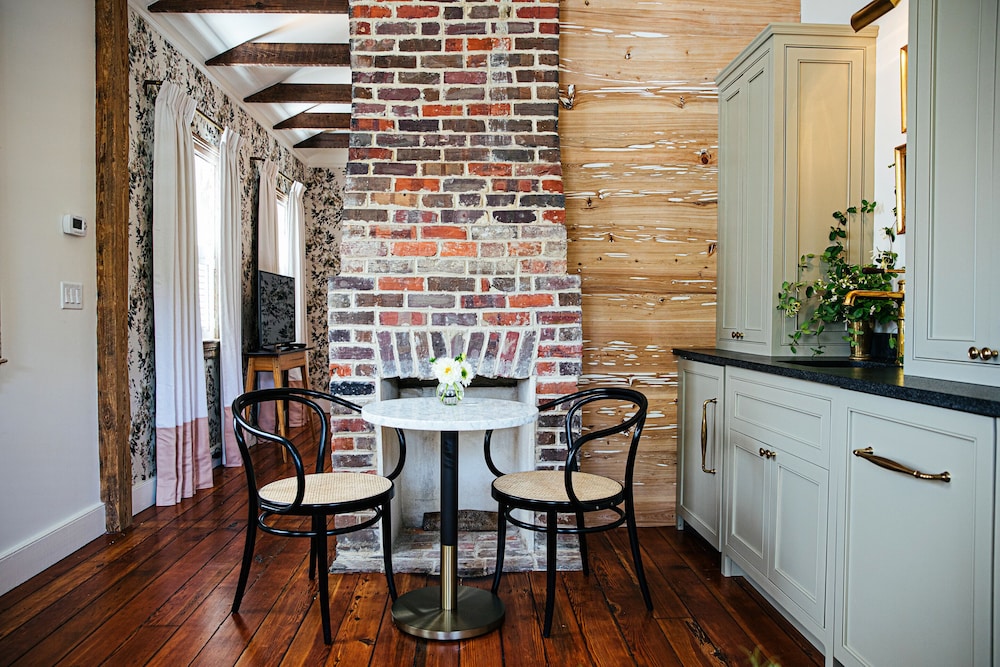 86 Cannon Historic Inn 55/63
