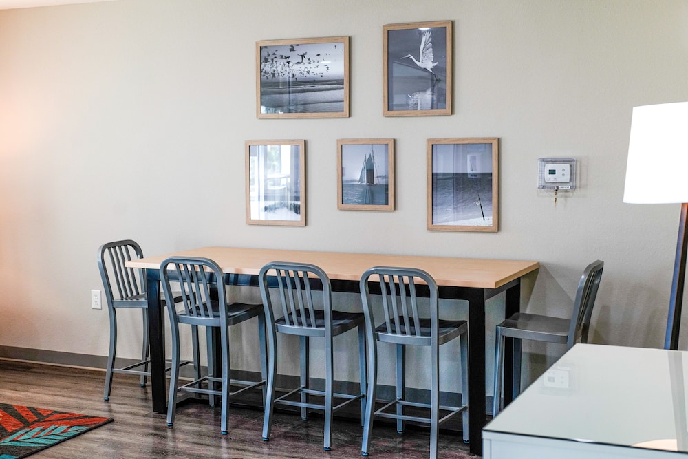 WoodSpring Suites Hudson Port Richey 28/33