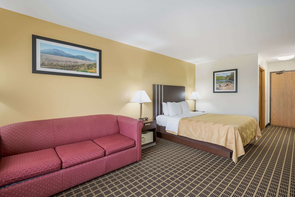 Quality Inn Edgerton, WI 11/39