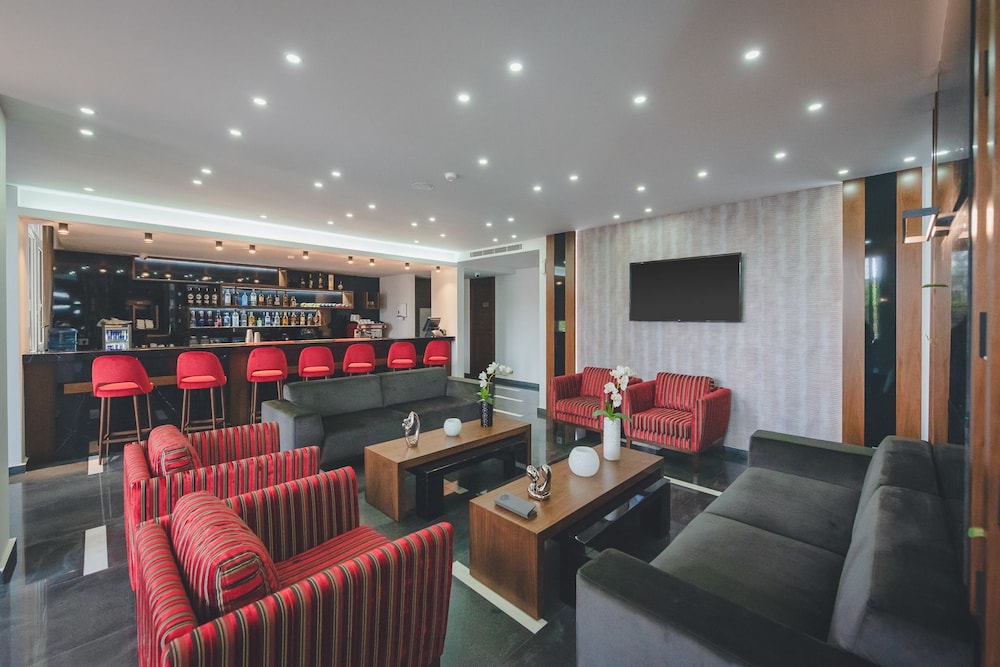 Louis V Hotel 38/68