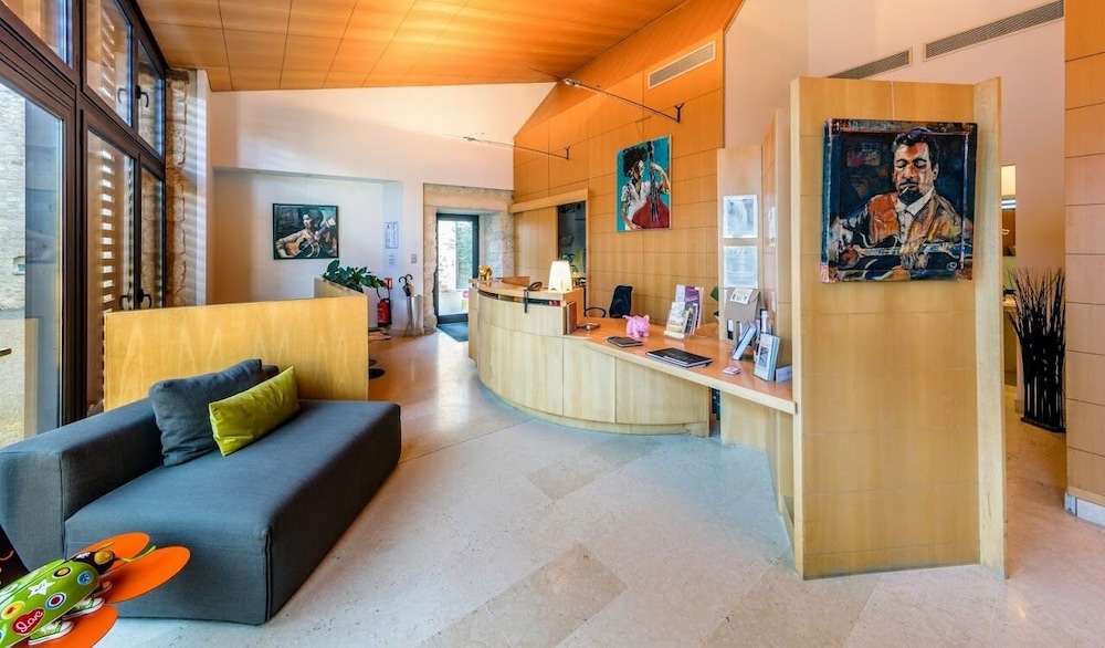 HOTEL DU CHATEAU DE SALETTES 29/45