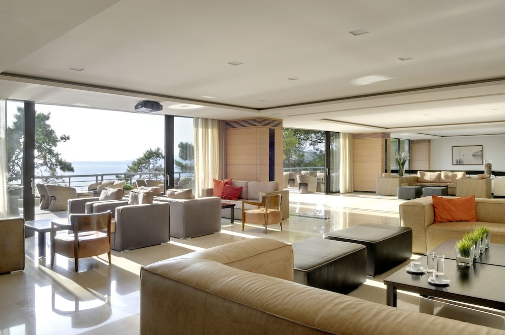 White Rocks Hotel & Bungalows 54/77