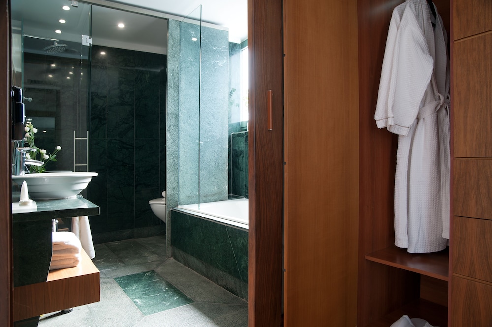 Athenaeum Eridanus Luxury Hotel 9/41