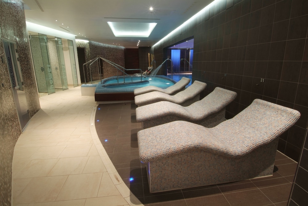swimming pool spa