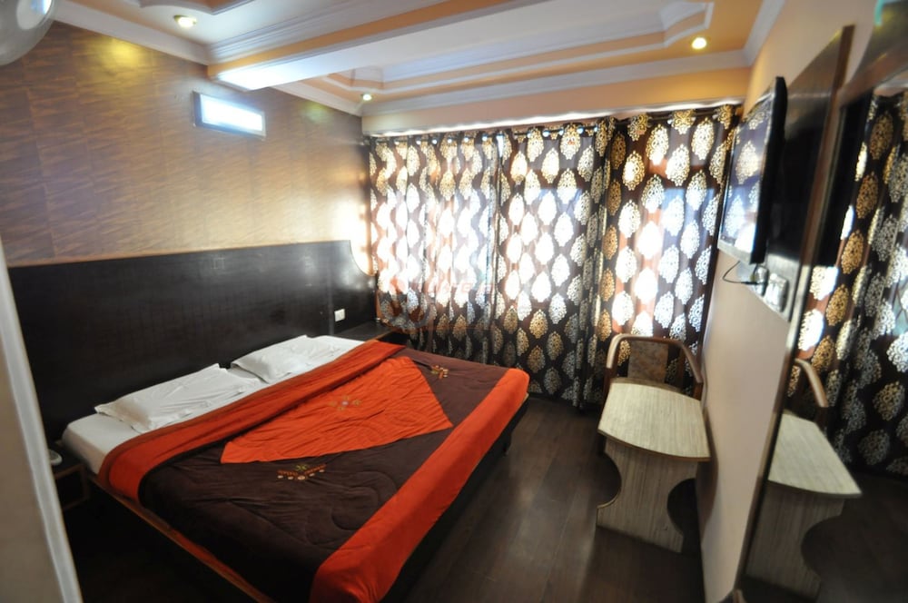 Hotel Sidharth Regency 13/34