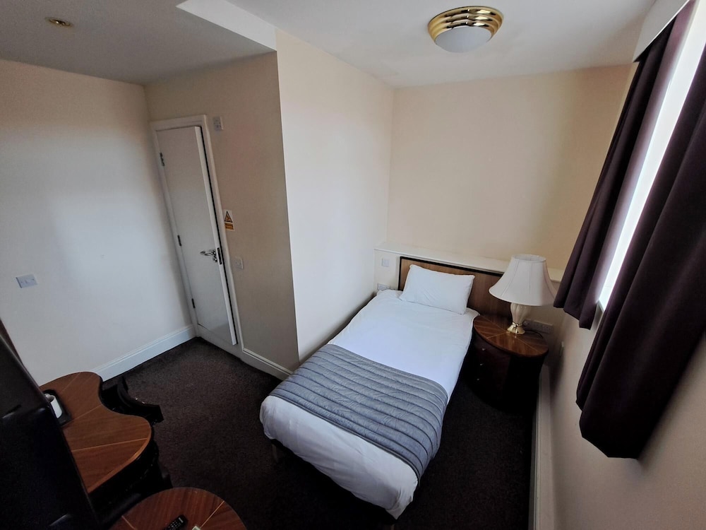 Scarisbrick Hotel Southport 33/63