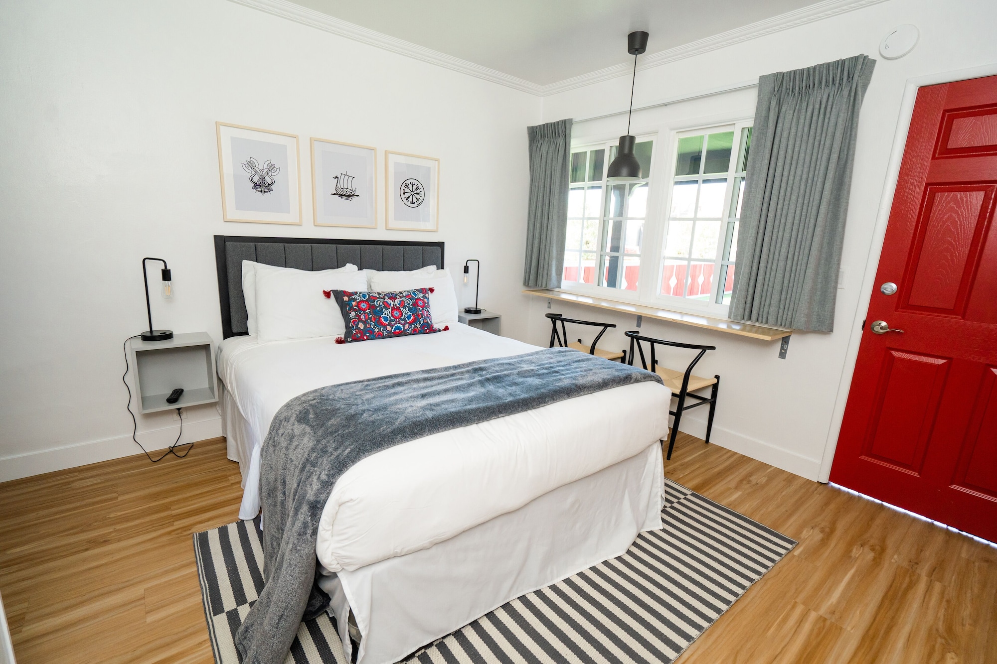Standard, Queen Bed