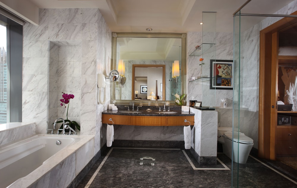 Ritz Carlton Jakarta Mega Kuningan Hotel 10/52
