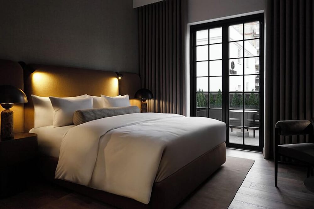 Courtyard, Superior, King Bed