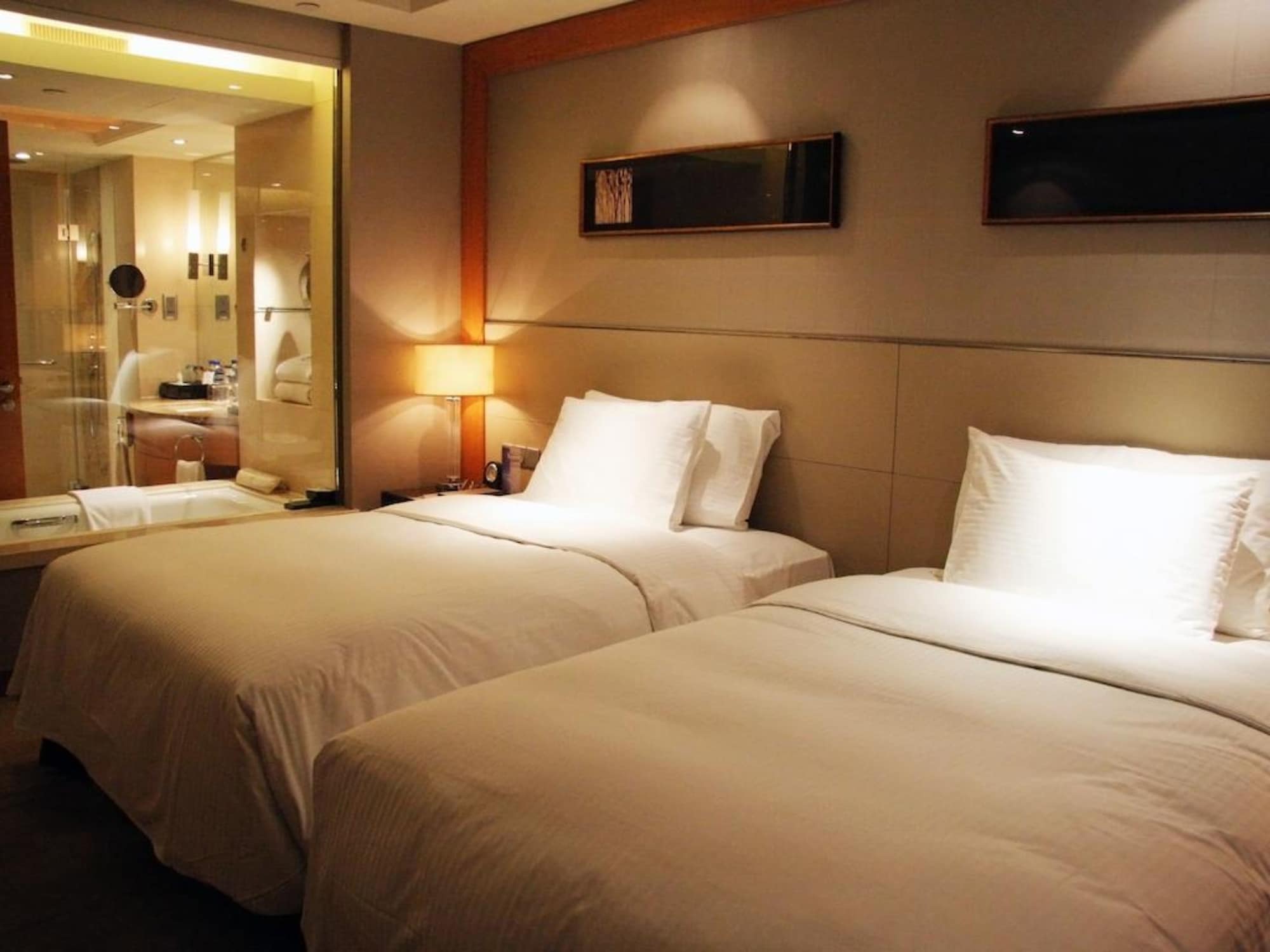 GRAND, DELUXE, TWIN BEDS