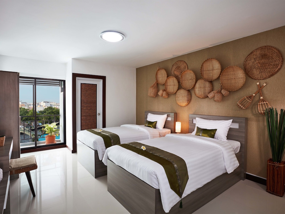 DELUXE, TWIN BEDS