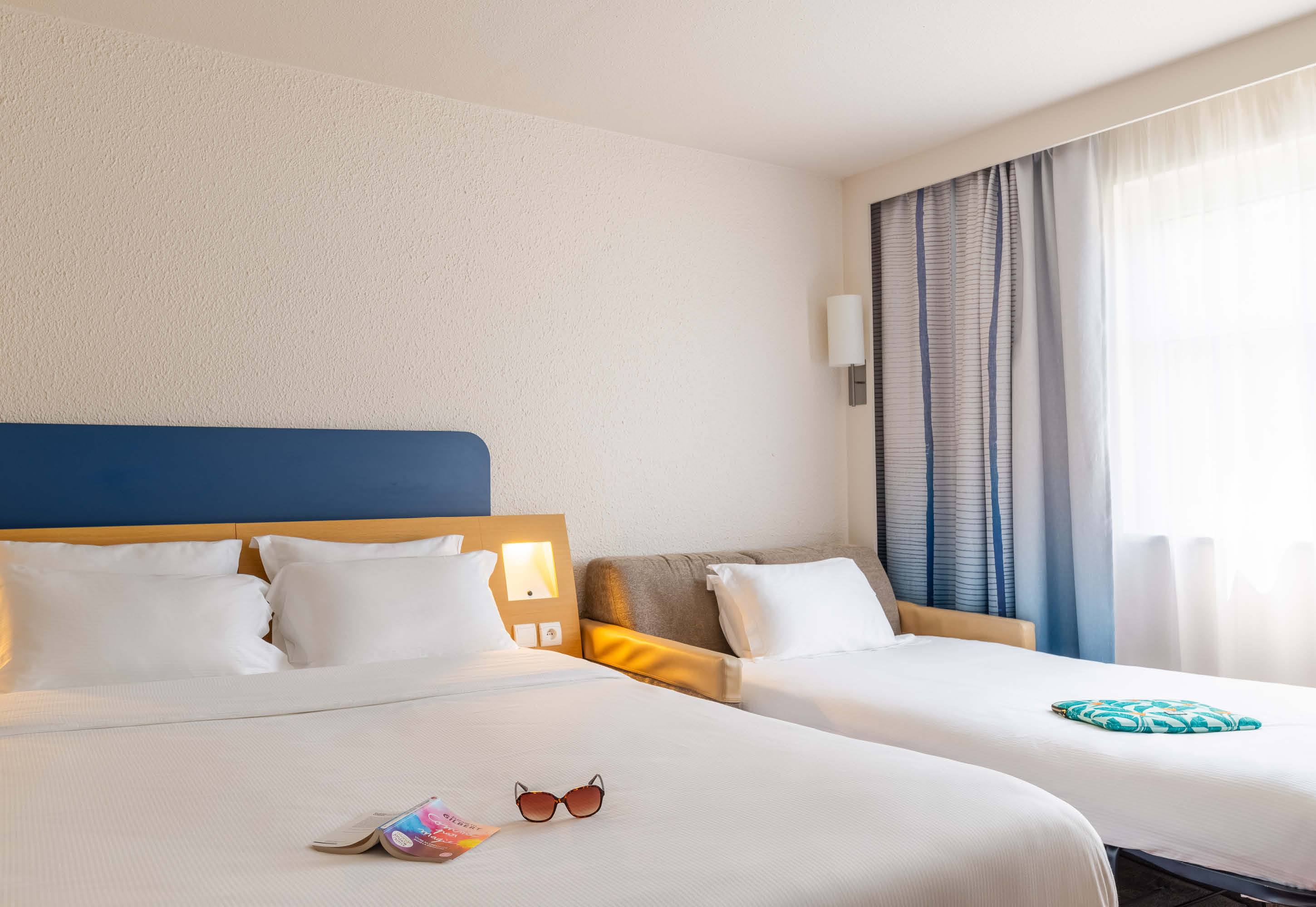 ROOM, DOUBLE BED