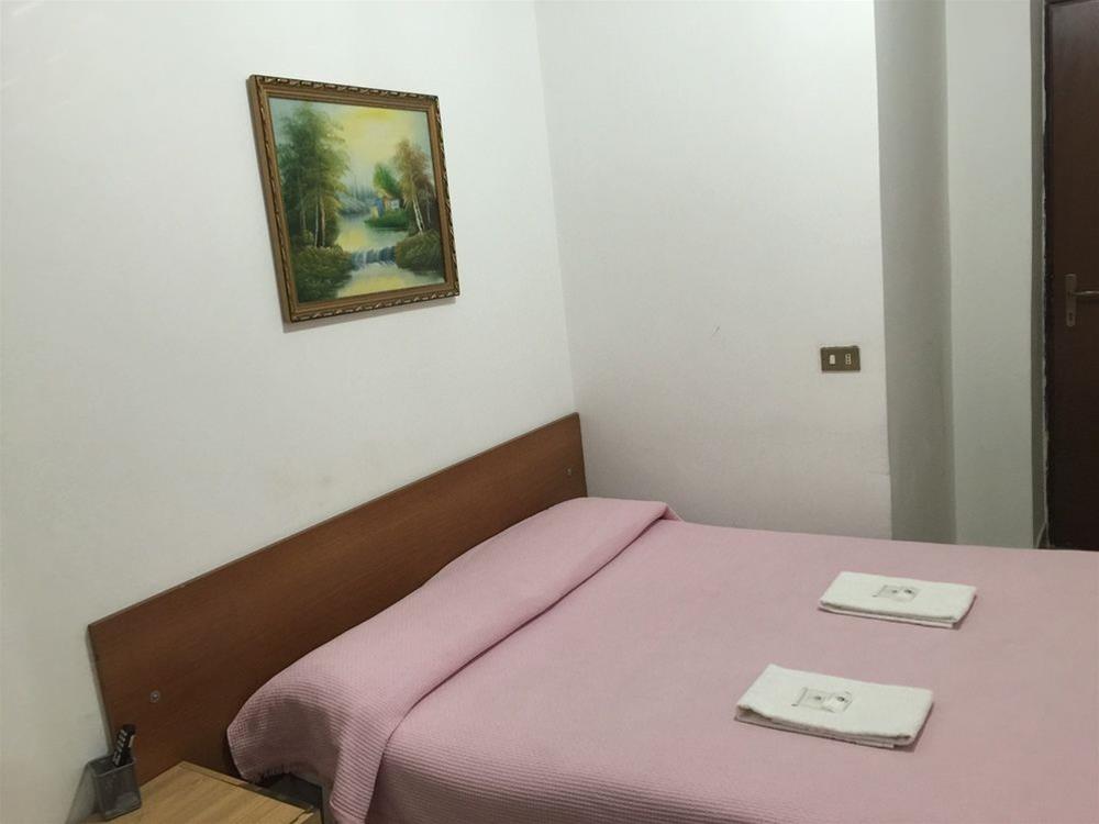 Hotel Adelchi 23/35