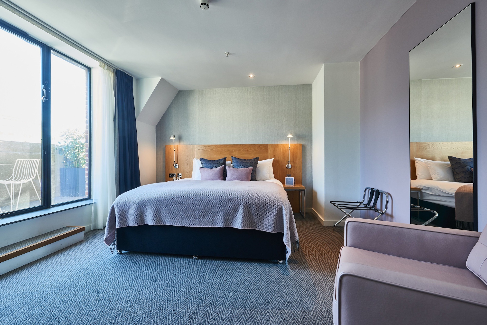 SUPERIOR, DOUBLE OR TWIN BED