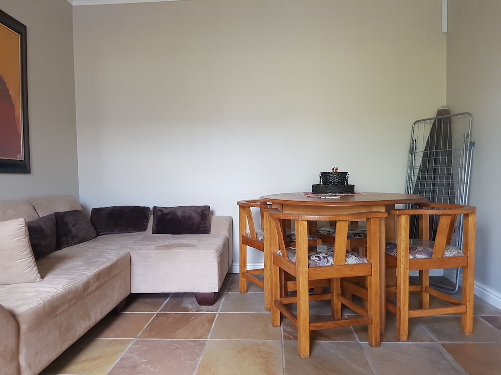 Melkbosch Guesthouse 3/50