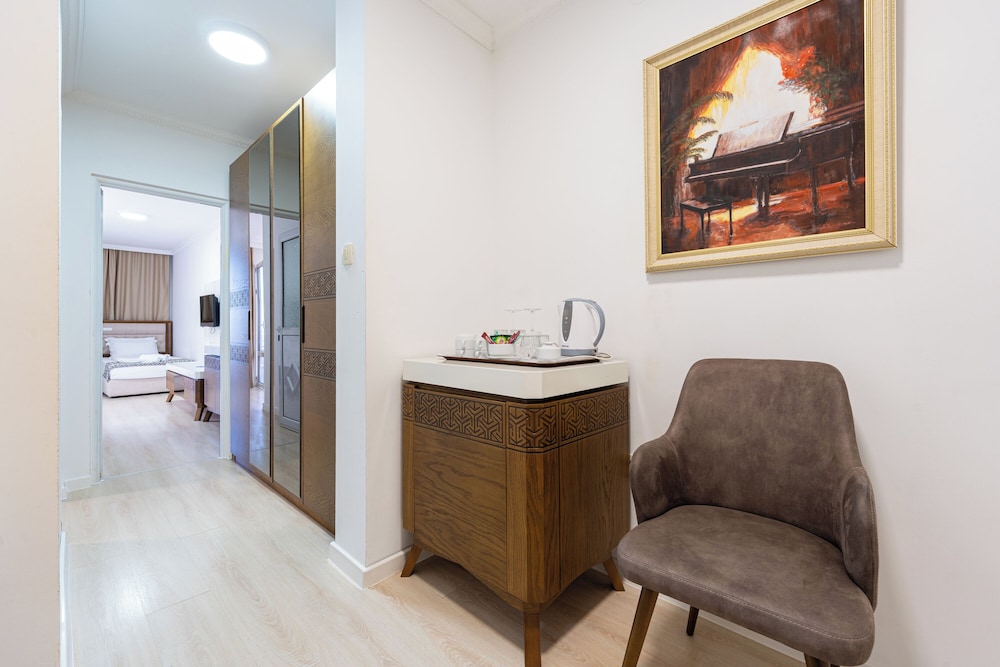 Hotel Adrovic 3/74