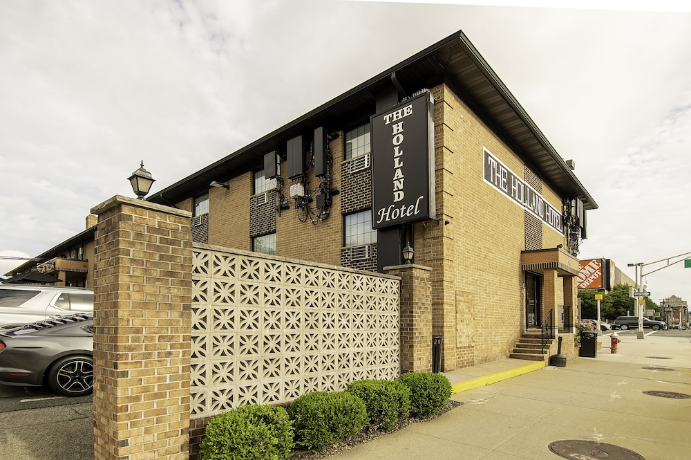 The Holland Hotel 7/49