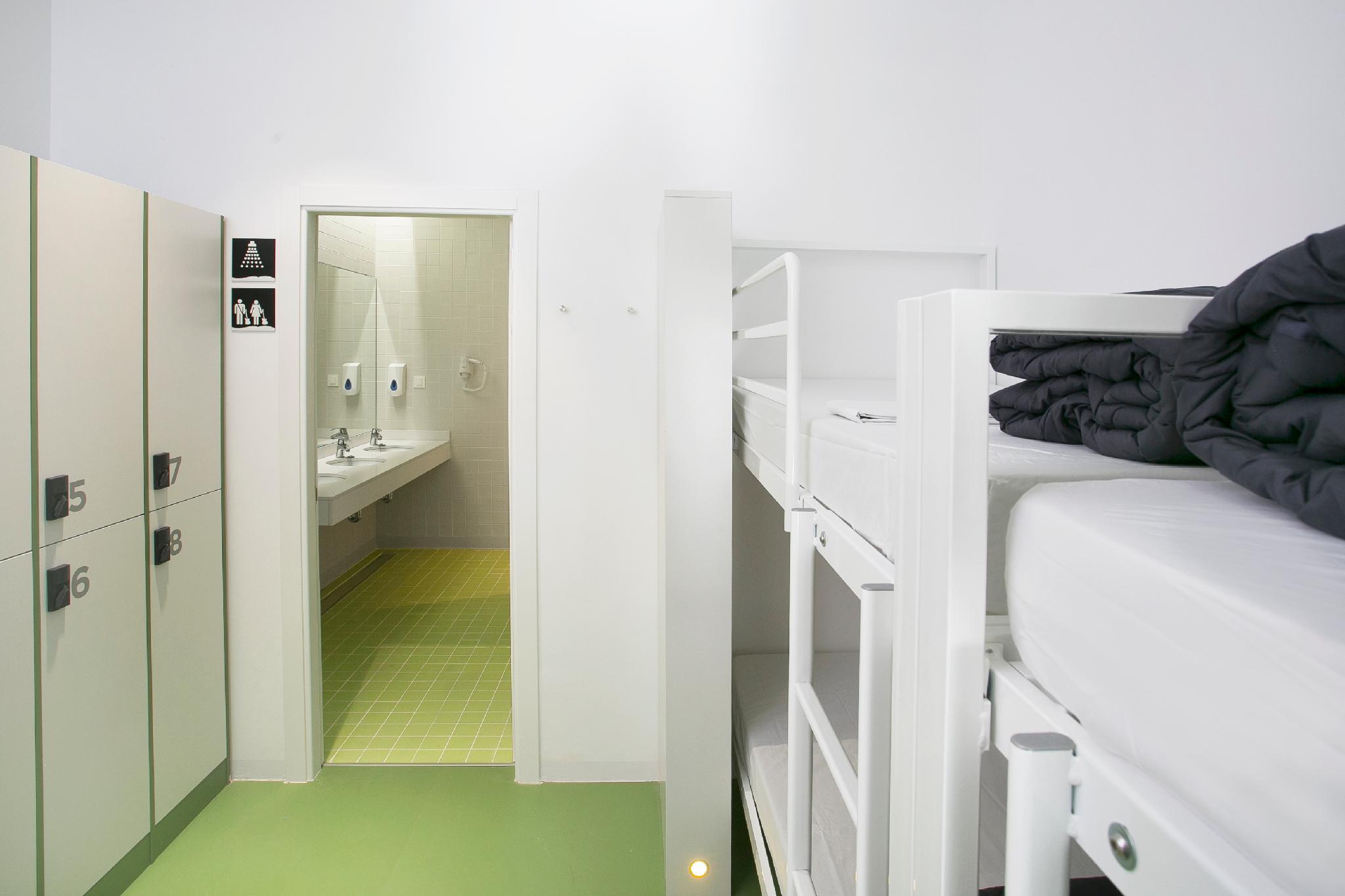 Mixed Dorm, 12 Beds